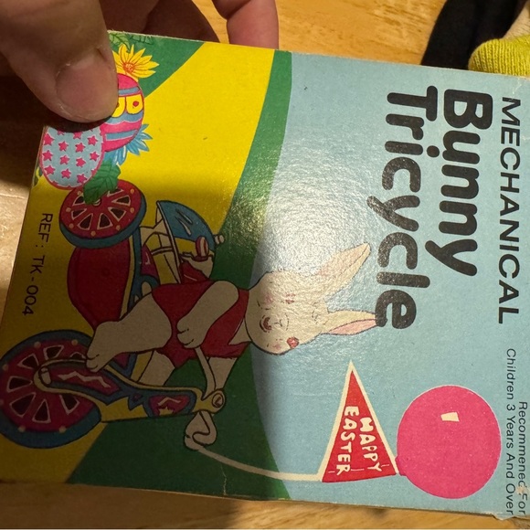 Vintage Mechanical Bunny Tricycle Easter Wind-up Toy Made in Korea 1985 - Picture 8 of 9